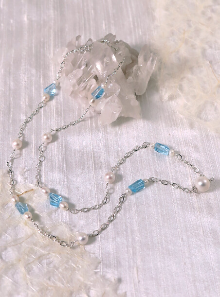 Blue Topaz and Pearl necklace overview
