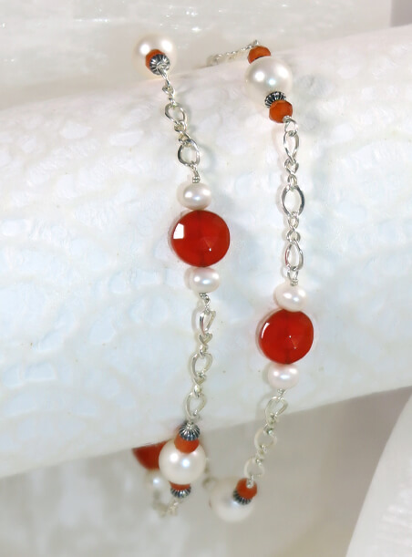 Pearl and Carnelian Bracelet suspended overview