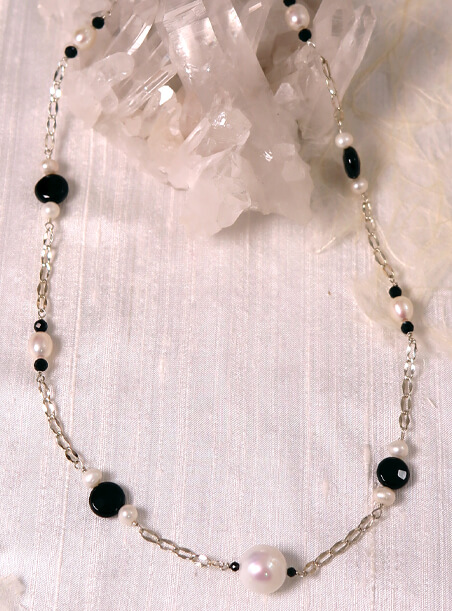 Pearl and Black Onyx Collar overview